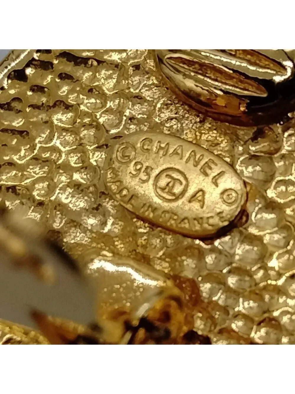 Chanel Earring Gold 95 A 600-060225